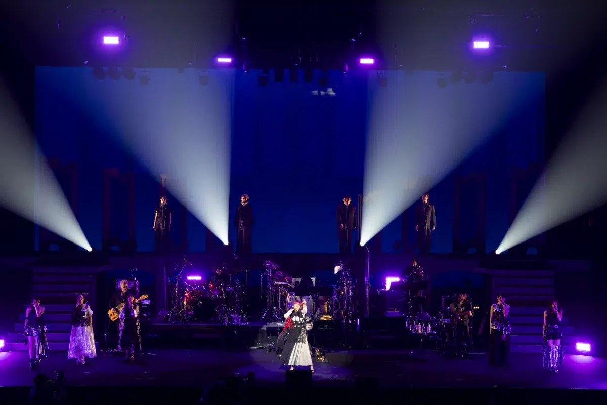 梶浦由記ツアー最終公演に、LiSAがサプライズ出演！『劇場版「鬼滅の刃」無限城編 第一章 猗窩座再来』主題歌の「残酷な夜に輝け」をライブ初披露。FictionJunction feat. KAORIの新曲「引き出しで発光している」配信開始！