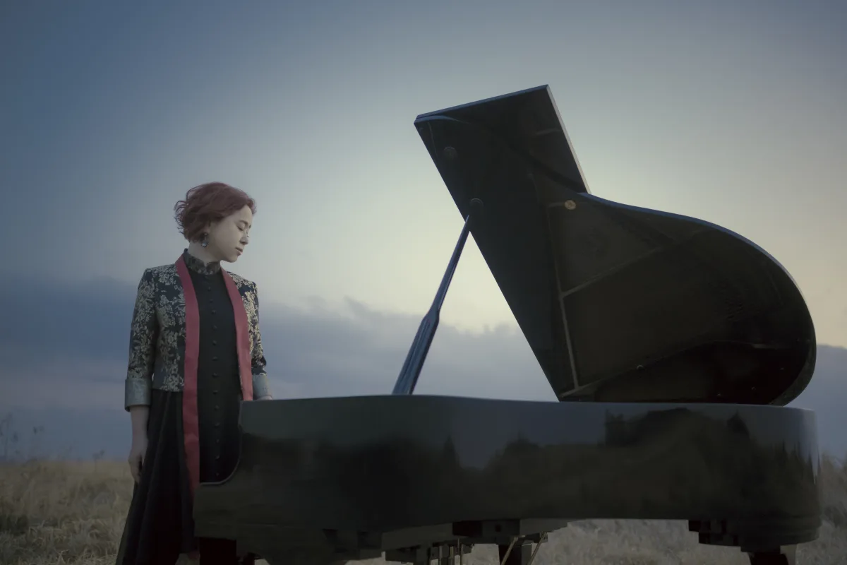 梶浦由記ツアー最終公演に、LiSAがサプライズ出演！『劇場版「鬼滅の刃」無限城編 第一章 猗窩座再来』主題歌の「残酷な夜に輝け」をライブ初披露。FictionJunction feat. KAORIの新曲「引き出しで発光している」配信開始！