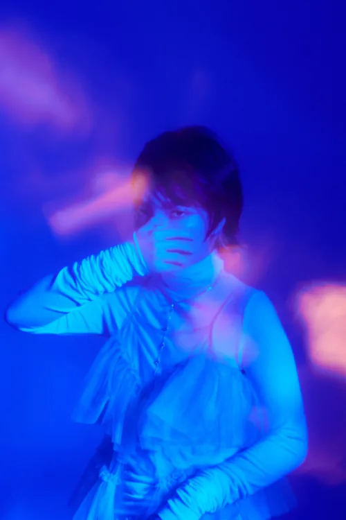 mzsrz、理想と現実の狭間で揺れる”夜の独白”を歌った「夜迷言」本日リリース