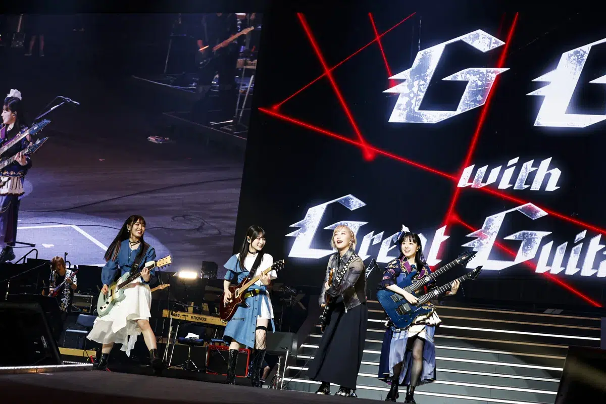 ReoNa、アニサマ2025 DAY1 Roselia 氷川紗夜、MyGO!!!!! 愛音・楽奈ら GreatGuitaristsと「GG with GreatGuitarists」スペシャルセッションを披露 Zeppツアー「ReoNa ONE-MAN Live Tour 2025 “SQUAD JAM”」より「GG」ライブ映像をゲリラ公開 7 ReoNa、アニサマ2025 DAY1 Roselia 氷川紗夜、MyGO!!!!! 愛音・楽奈ら GreatGuitaristsと「GG with GreatGuitarists」スペシャルセッションを披露 Zeppツアー「ReoNa ONE-MAN Live Tour 2025 “SQUAD JAM”」より「GG」ライブ映像をゲリラ公開