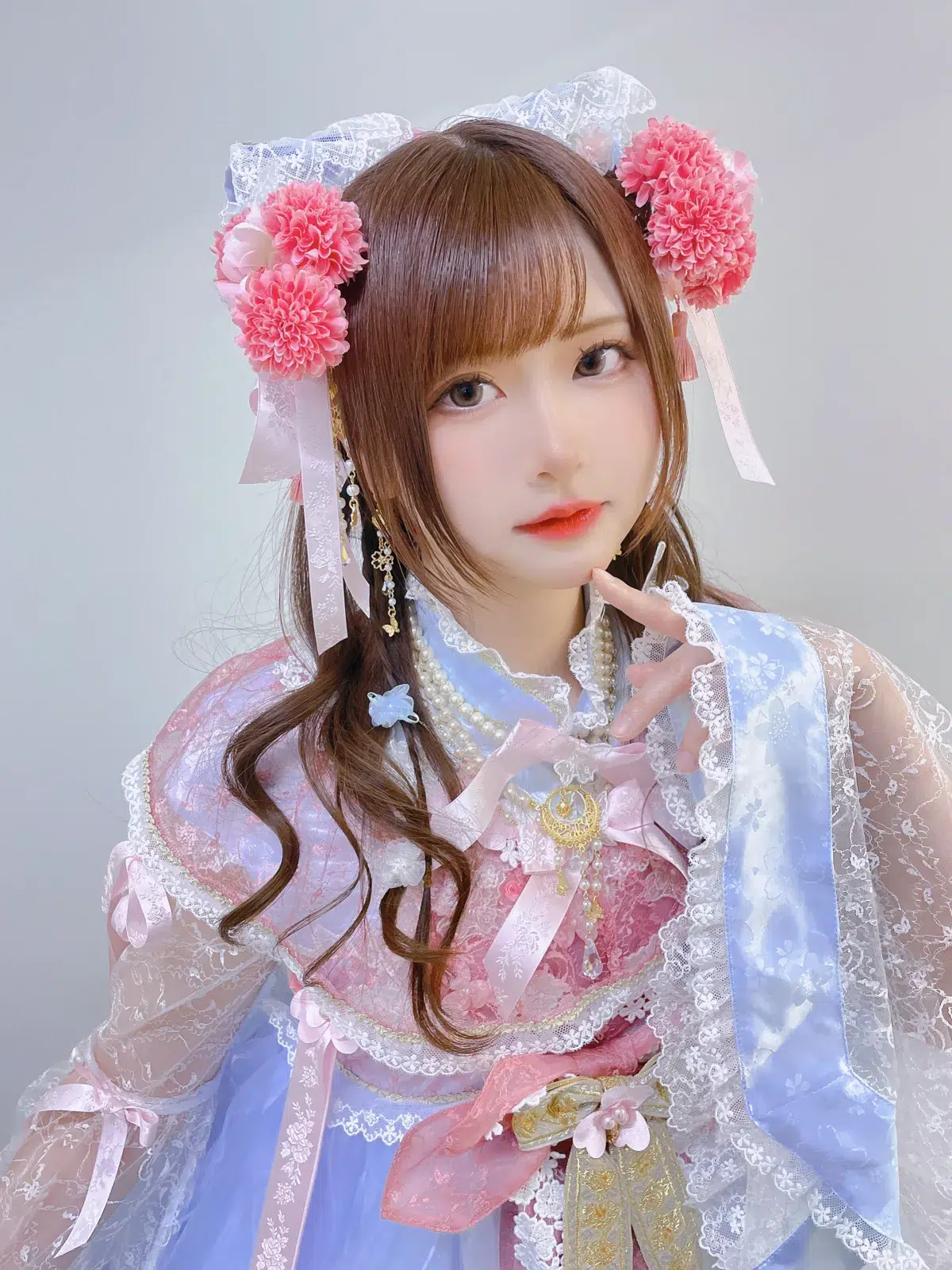 美女コスプレイヤー「すみれおじさん」が改名宣言⁉︎ レインウェアブランド「アプレビュート」で"なりきり"オーディション企画がスタート 5 美女コスプレイヤー「すみれおじさん」が改名宣言⁉︎ レインウェアブランド「アプレビュート」で"なりきり"オーディション企画がスタート
