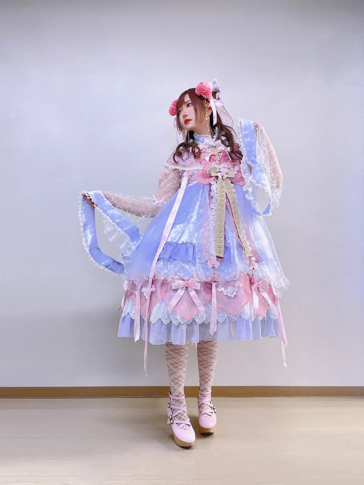 美女コスプレイヤー「すみれおじさん」が改名宣言⁉︎ レインウェアブランド「アプレビュート」で"なりきり"オーディション企画がスタート 6 美女コスプレイヤー「すみれおじさん」が改名宣言⁉︎ レインウェアブランド「アプレビュート」で"なりきり"オーディション企画がスタート