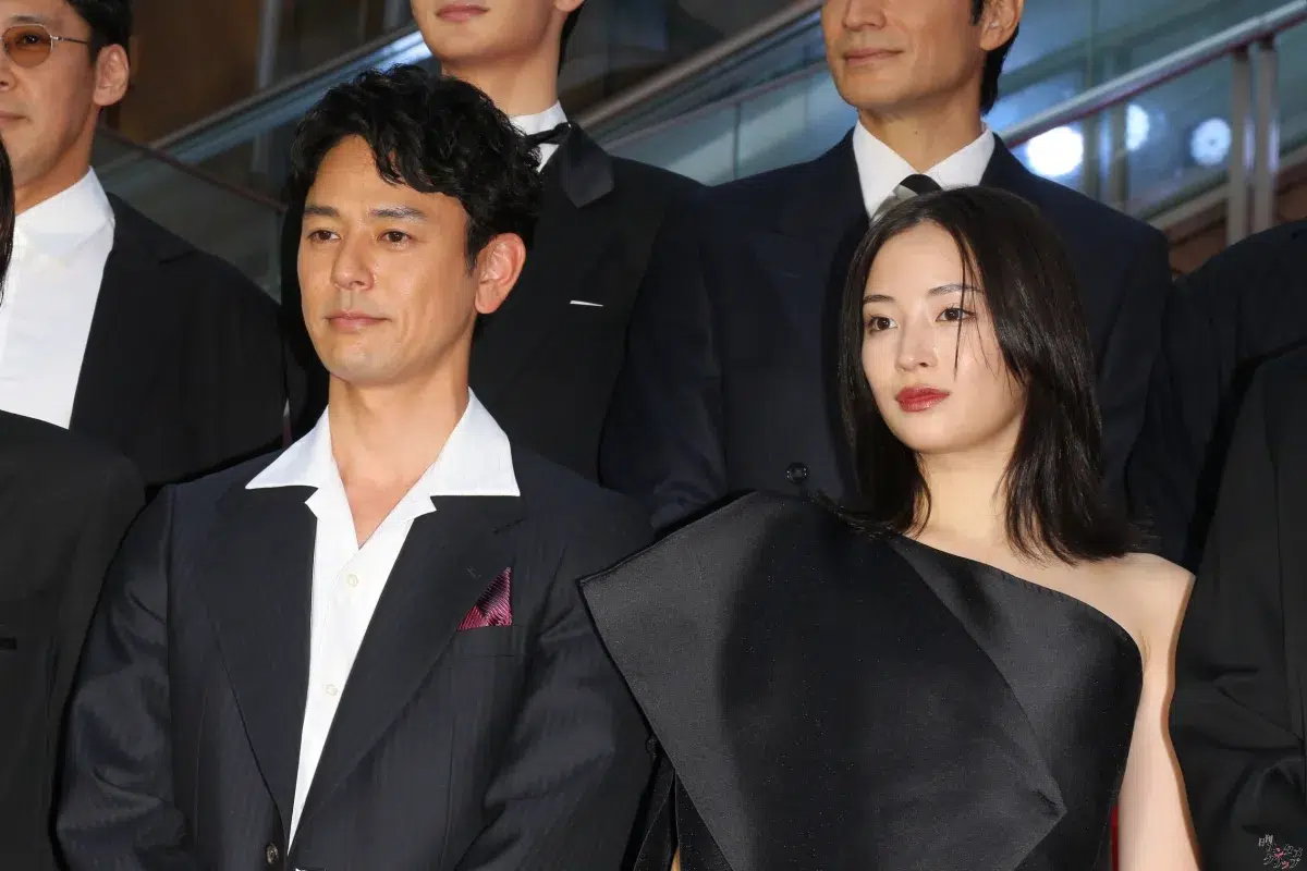 映画『宝島』東京プレミアに妻夫木聡、広瀬すず、窪田正孝、永山瑛太ら豪華キャスト13人がレッドカーペットに集結 3 映画『宝島』東京プレミアに妻夫木聡、広瀬すず、窪田正孝、永山瑛太ら豪華キャスト13人がレッドカーペットに集結