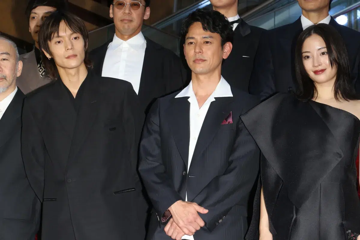 映画『宝島』東京プレミアに妻夫木聡、広瀬すず、窪田正孝、永山瑛太ら豪華キャスト13人がレッドカーペットに集結 4 映画『宝島』東京プレミアに妻夫木聡、広瀬すず、窪田正孝、永山瑛太ら豪華キャスト13人がレッドカーペットに集結
