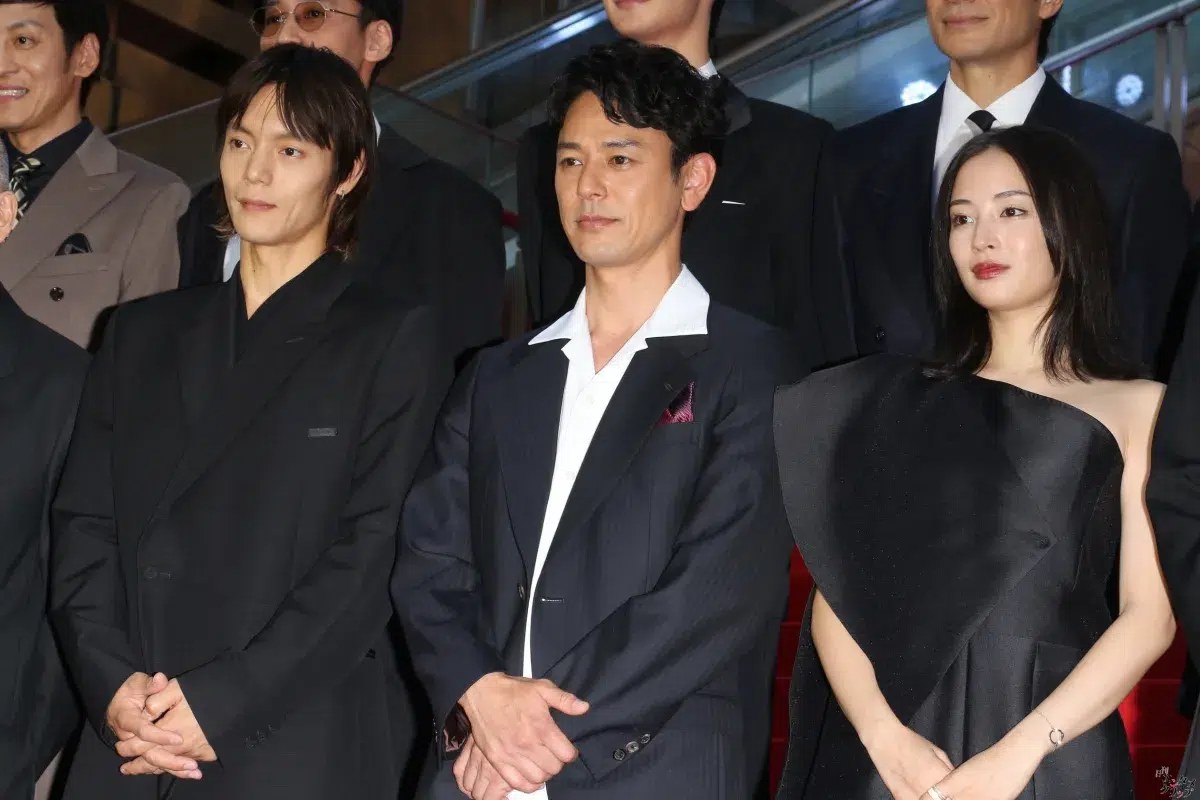 映画『宝島』東京プレミアに妻夫木聡、広瀬すず、窪田正孝、永山瑛太ら豪華キャスト13人がレッドカーペットに集結 6 映画『宝島』東京プレミアに妻夫木聡、広瀬すず、窪田正孝、永山瑛太ら豪華キャスト13人がレッドカーペットに集結