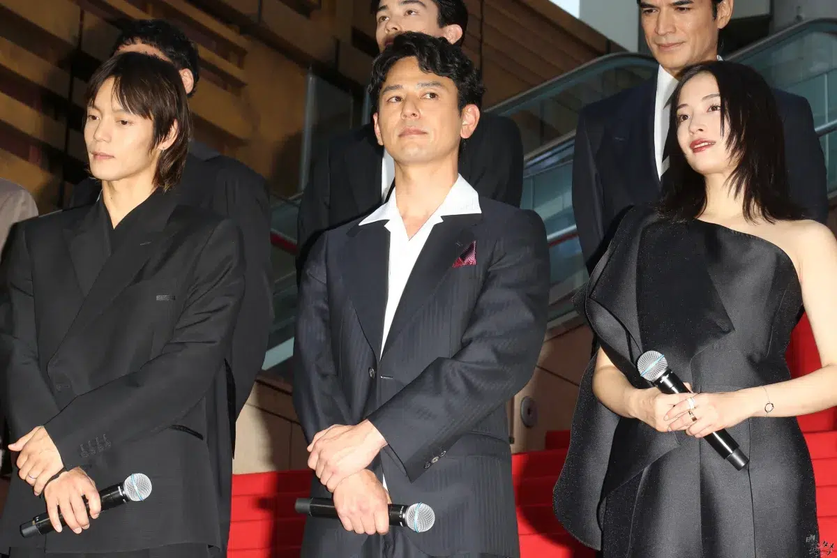 映画『宝島』東京プレミアに妻夫木聡、広瀬すず、窪田正孝、永山瑛太ら豪華キャスト13人がレッドカーペットに集結 8 映画『宝島』東京プレミアに妻夫木聡、広瀬すず、窪田正孝、永山瑛太ら豪華キャスト13人がレッドカーペットに集結