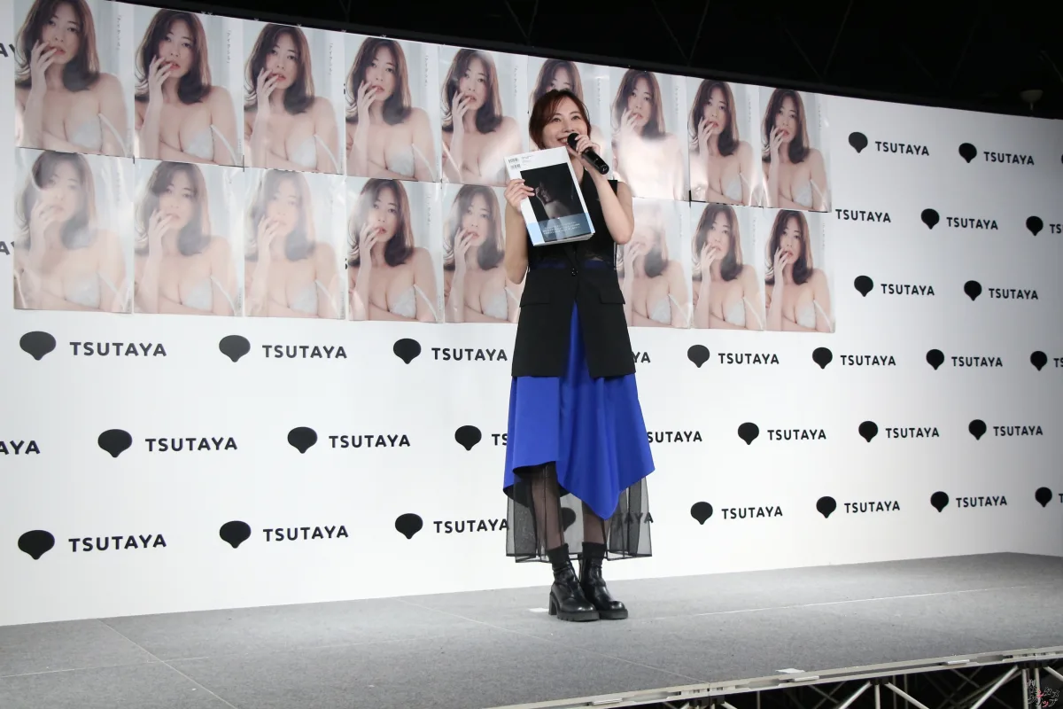 松井珠理奈、10年ぶり写真集は自己採点「10億点」！ 結婚願望も告白