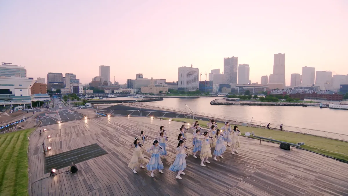 日向坂46、15thシングル「お願いバッハ!」横浜港 大さん橋にて初フルサイズでスペシャルパフォーマンス! 2 日向坂46、15thシングル「お願いバッハ!」横浜港 大さん橋にて初フルサイズでスペシャルパフォーマンス!