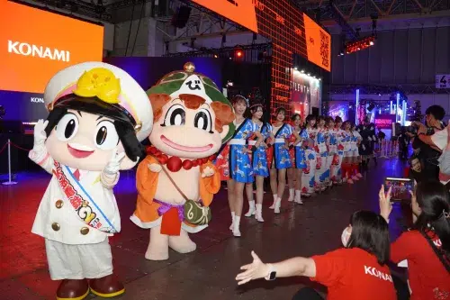 【TGS2025】コナミブースに美人すぎるコンパニオン！『桃太郎電鉄２』試遊コーナーがお祭り騒ぎ