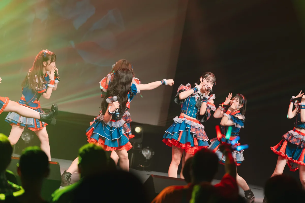 未来へ、大きな一歩。HelloYouth、新メンバー3名を迎え9人体制へ！カラフルな新衣装とフレッシュな笑顔が弾けた感動ライブ