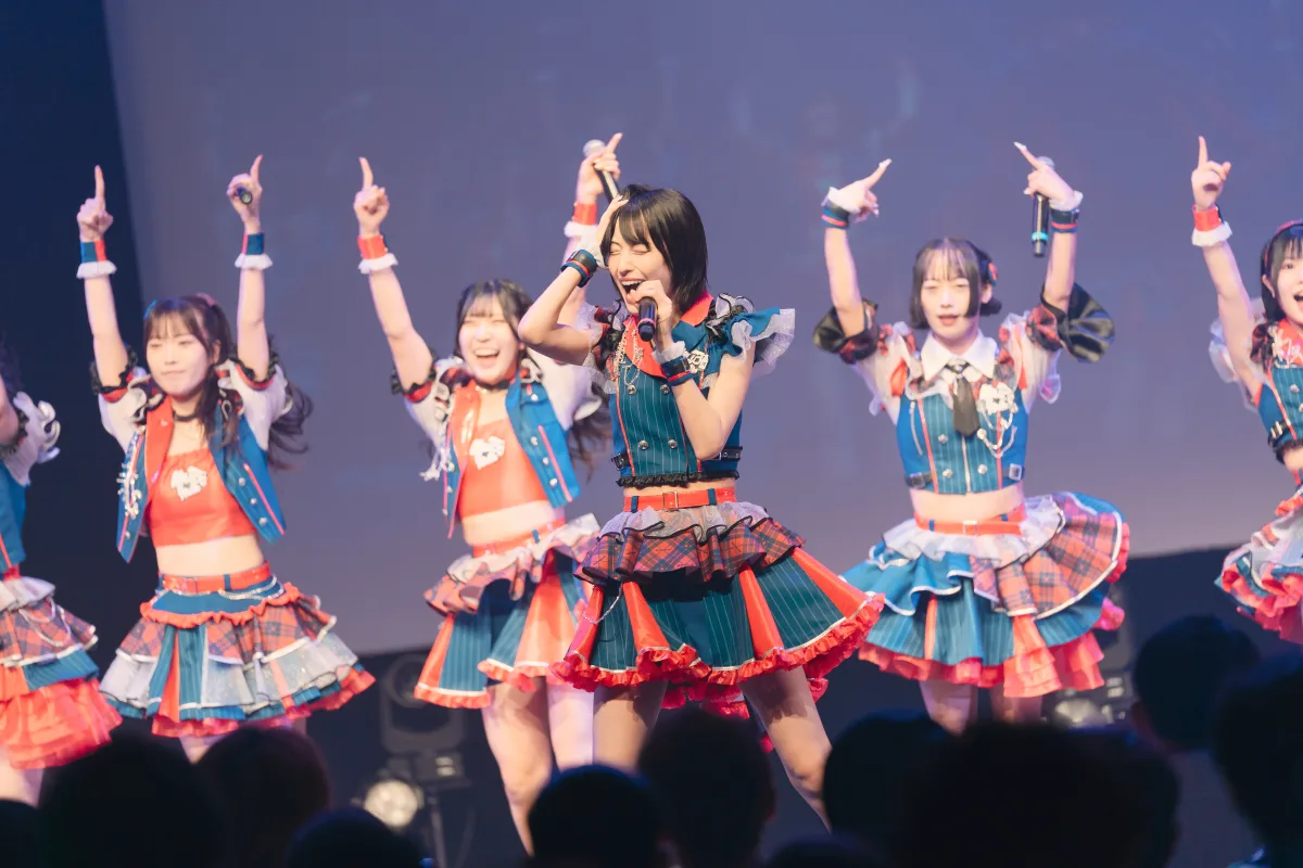 未来へ、大きな一歩。HelloYouth、新メンバー3名を迎え9人体制へ！カラフルな新衣装とフレッシュな笑顔が弾けた感動ライブ