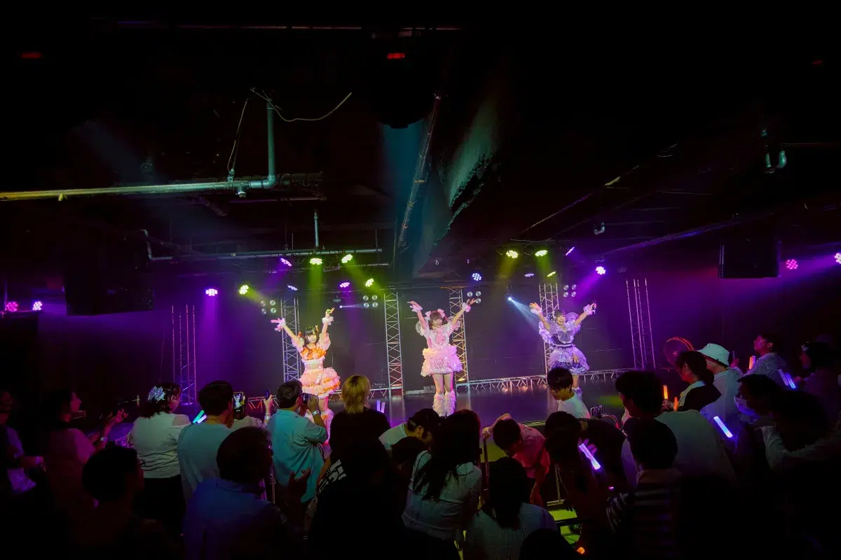 名古屋発3人組アイドルグループ「恋セ界/コイセカイ」涙のデビューライブ！