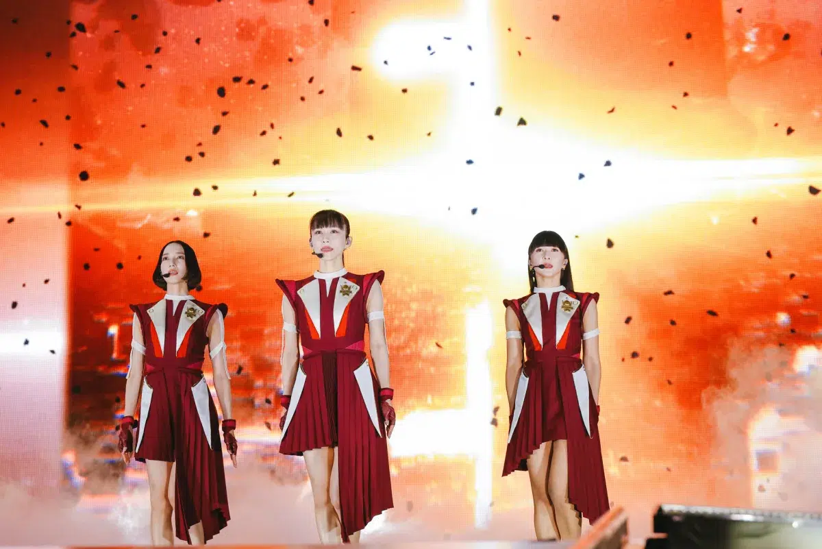 Perfume ZO/Z5 Anniversary "ネビュラロマンス" Episode TOKYO DOMEオフィシャルライブレポートが到着! 2 Perfume ZO/Z5 Anniversary "ネビュラロマンス" Episode TOKYO DOMEオフィシャルライブレポートが到着!