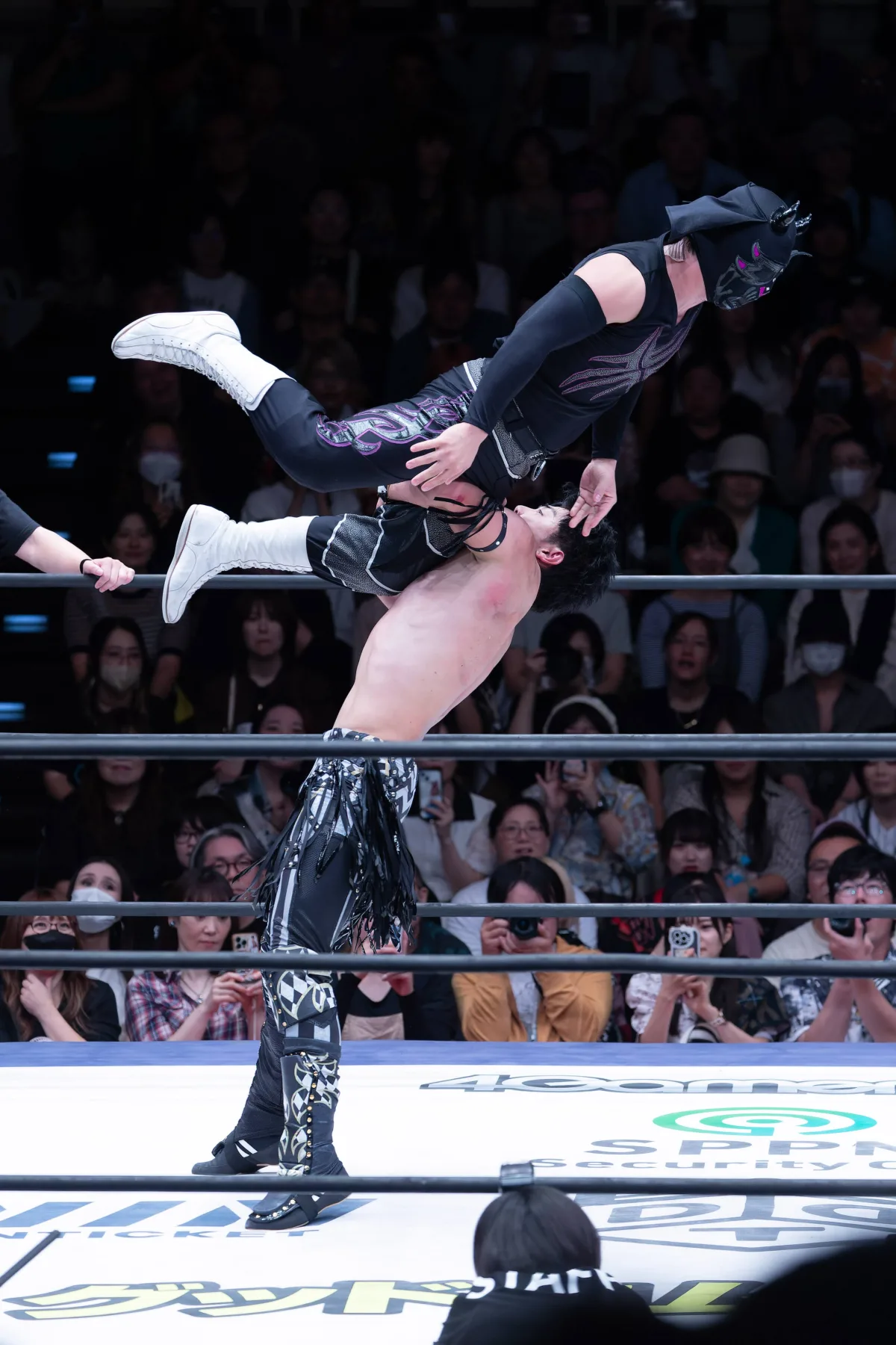 THE RAMPAGEパフォーマー兼プロレスラーの“ハイブリッドパフォーマー”【武知海青】デビュー5戦目で自力初勝利＆タイトル初戴冠の快挙！「第59代KO-D6人タッグ」のベルトを獲得!「一番しんどい戦いだったんですけど、自分をもっと超えていきたい」