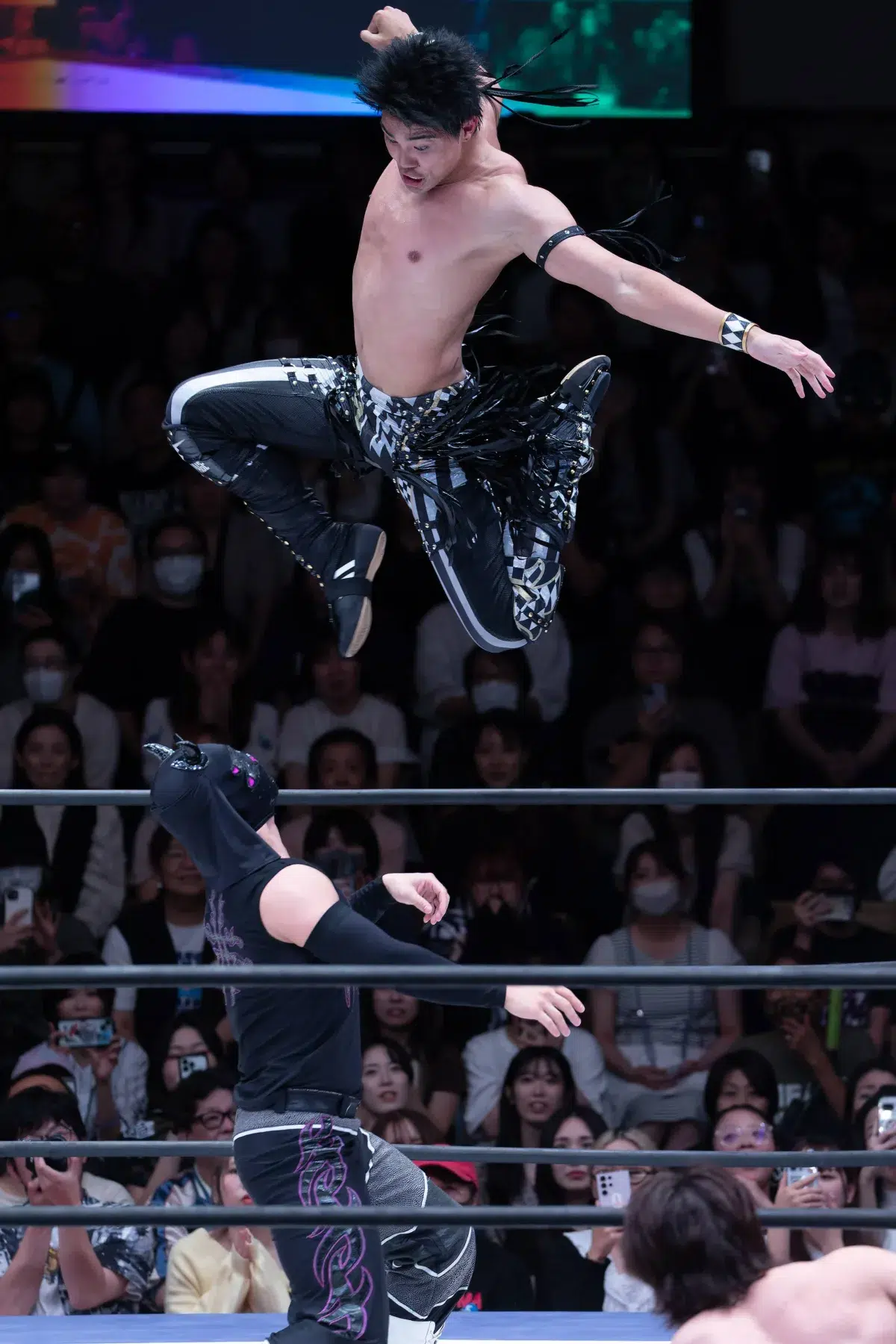 THE RAMPAGEパフォーマー兼プロレスラーの“ハイブリッドパフォーマー”【武知海青】デビュー5戦目で自力初勝利＆タイトル初戴冠の快挙！「第59代KO-D6人タッグ」のベルトを獲得!「一番しんどい戦いだったんですけど、自分をもっと超えていきたい」