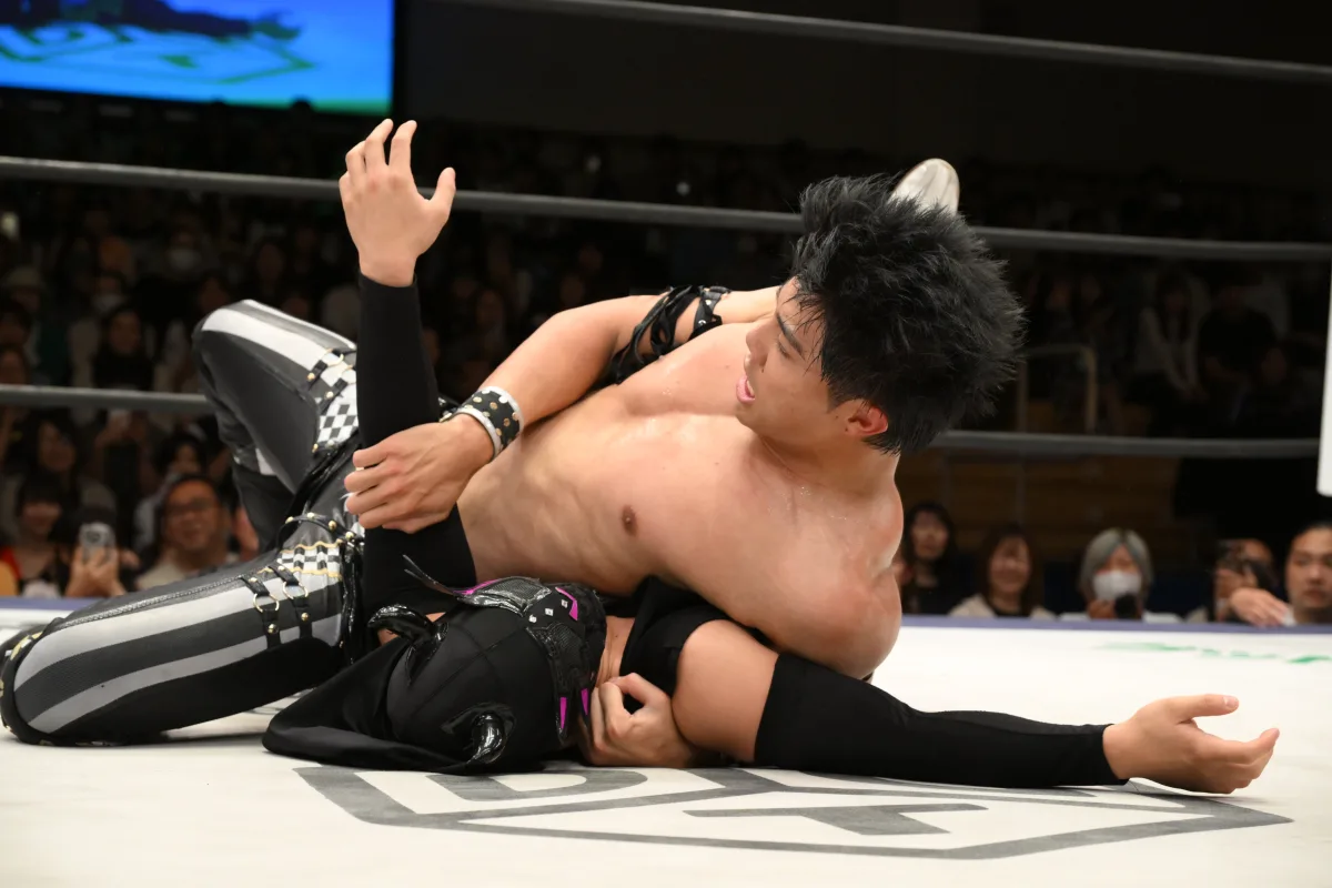 THE RAMPAGEパフォーマー兼プロレスラーの“ハイブリッドパフォーマー”【武知海青】デビュー5戦目で自力初勝利＆タイトル初戴冠の快挙！「第59代KO-D6人タッグ」のベルトを獲得!「一番しんどい戦いだったんですけど、自分をもっと超えていきたい」