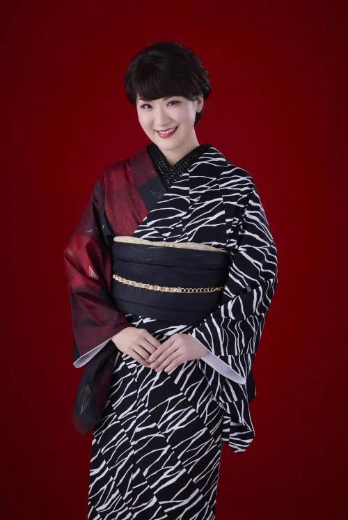 市川由紀乃、約5年ぶりとなる東京国際フォーラムで2１曲を熱唱。「皆様とともに新たなステージへ」