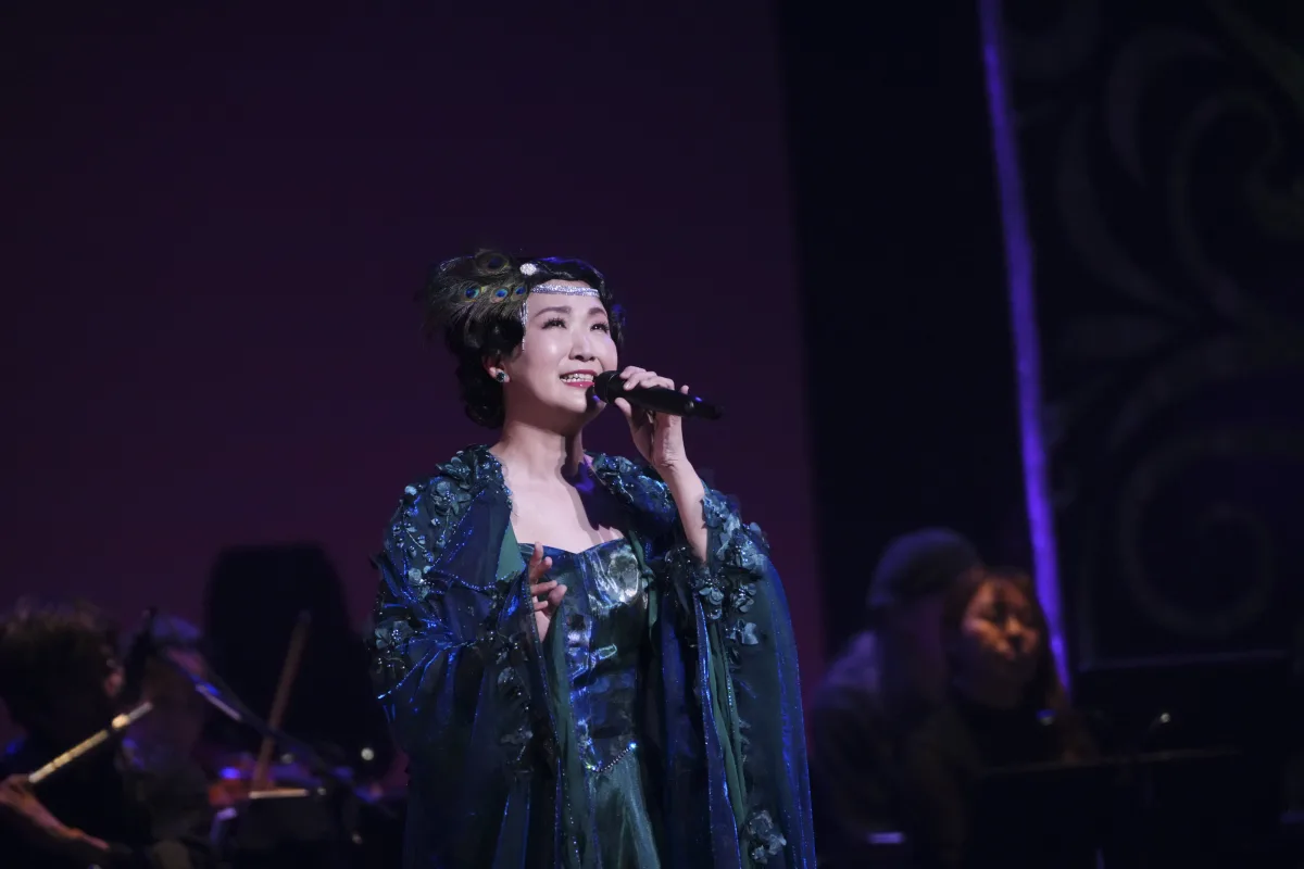 市川由紀乃、約5年ぶりとなる東京国際フォーラムで2１曲を熱唱。「皆様とともに新たなステージへ」