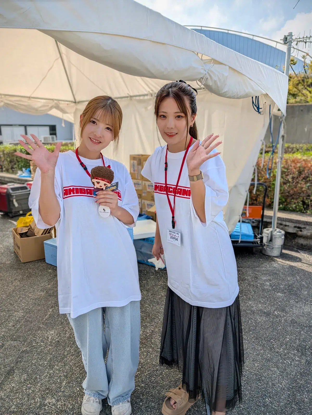 想定の数倍を販売! 元仮面女子 川村虹花&上矢えり奈の“神対応”が呼んだ『脳汁横丁』完売伝説 1 想定の数倍を販売! 元仮面女子 川村虹花&上矢えり奈の“神対応”が呼んだ『脳汁横丁』完売伝説