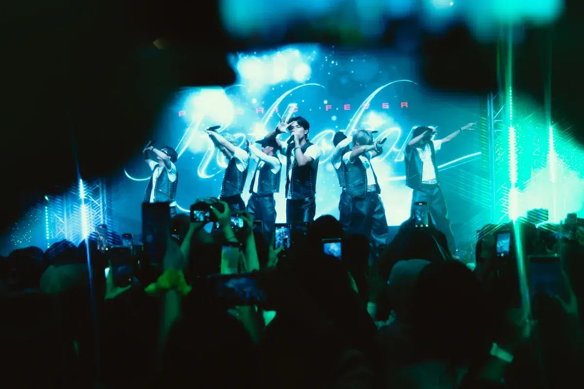 【PSYCHIC FEVER&WOLF HOWL HARMONY】シンガポールにて開催の世界三⼤⾳楽⾒本市「MUSIC MATTERS LIVE 2025」でパフォーマンス！世界の音楽関係者から「J-POPの未来を担う新たな存在」と称賛！
