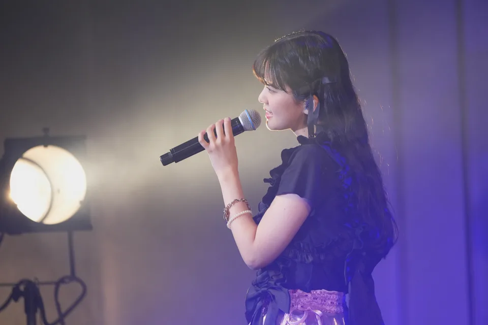 大西亜玖璃が見せた七変化！失恋ソングで泣かせ、ロックで沸かせ、ポップに魅了した神ライブを徹底レポ！