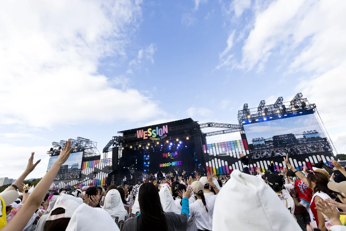 WEST.初の主催フェスで6万人熱狂！🔥SUPER EIGHT横山＆Saucy Dog石原ら豪華コラボ連発の「WESSION FESTIVAL 2025」奇跡の2日間レポ到着！