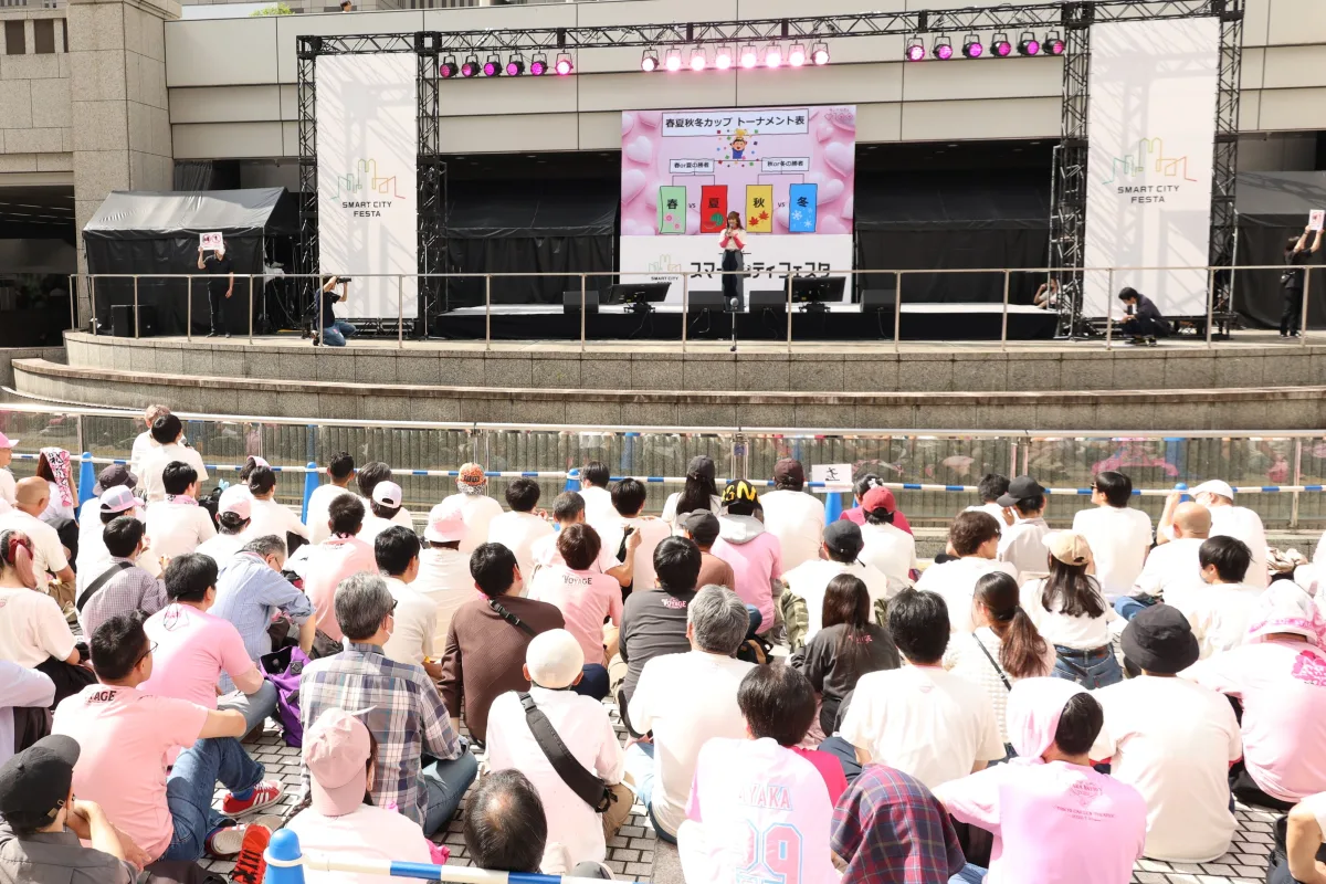 祝1周年！『佐々木彩夏の０１００』初の公開収録を都庁で開催！ごはんつぶの熱気、あーりんの次世代モビリティ体験、春夏秋冬カップの結末…全部入った記念回(#51)が配信中！