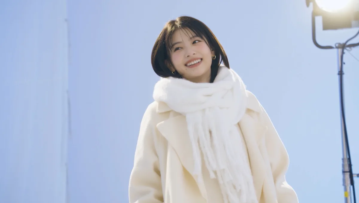 冬の訪れを告げる！ 出口夏希、新『メルティーキッス』の顔に！透明感あふれる笑顔にキュン！ 新CM「冬の待ち合わせ」篇が本日OA開始