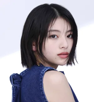 冬の訪れを告げる！ 出口夏希、新『メルティーキッス』の顔に！透明感あふれる笑顔にキュン！ 新CM「冬の待ち合わせ」篇が本日OA開始