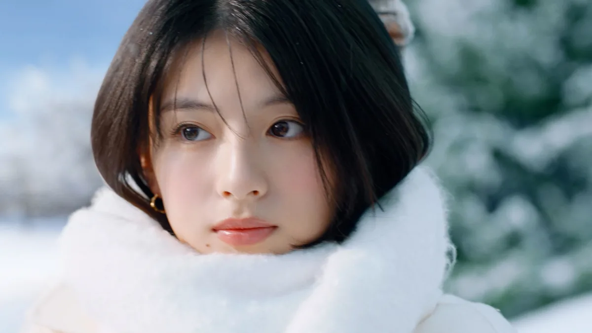 冬の訪れを告げる！ 出口夏希、新『メルティーキッス』の顔に！透明感あふれる笑顔にキュン！ 新CM「冬の待ち合わせ」篇が本日OA開始