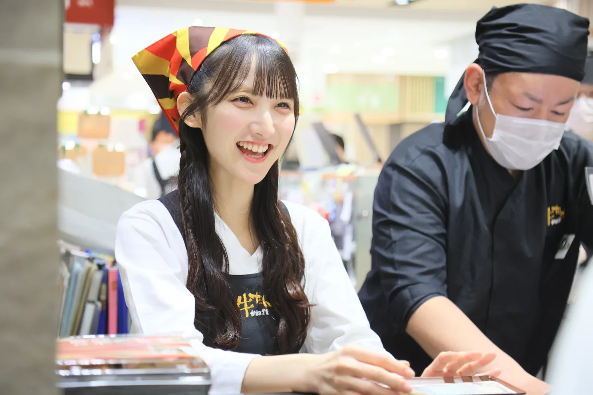 AKB48メンバーがデパ地下に!大丸東京店×AKB48「AKB48 収穫祭」イベントのコラボメニュー販売をお手伝い!山内瑞葵 12月の20周年コンサートでミート矢澤の差し入れを約束!? 13 AKB48メンバーがデパ地下に!大丸東京店×AKB48「AKB48 収穫祭」イベントのコラボメニュー販売をお手伝い!山内瑞葵 12月の20周年コンサートでミート矢澤の差し入れを約束!?