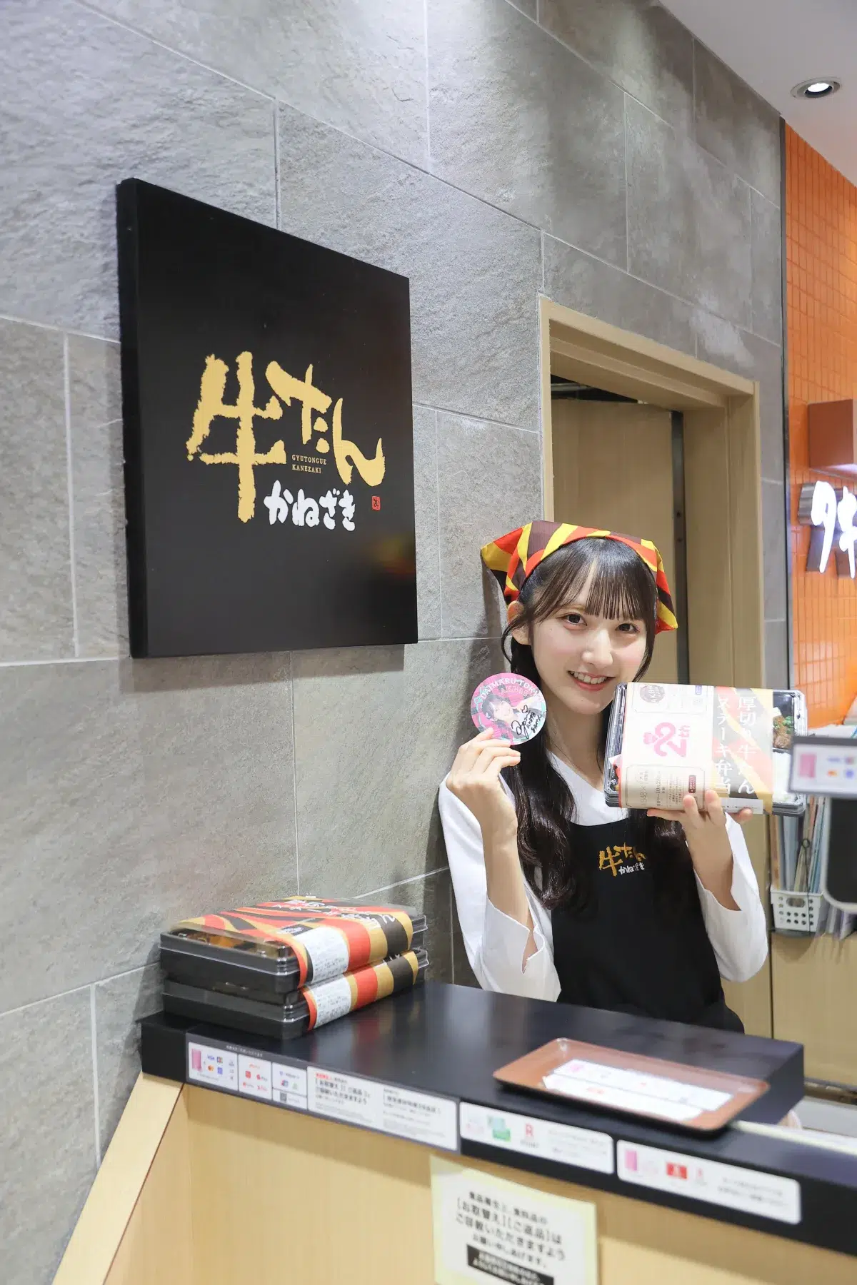 AKB48メンバーがデパ地下に!大丸東京店×AKB48「AKB48 収穫祭」イベントのコラボメニュー販売をお手伝い!山内瑞葵 12月の20周年コンサートでミート矢澤の差し入れを約束!? 14 AKB48メンバーがデパ地下に!大丸東京店×AKB48「AKB48 収穫祭」イベントのコラボメニュー販売をお手伝い!山内瑞葵 12月の20周年コンサートでミート矢澤の差し入れを約束!?