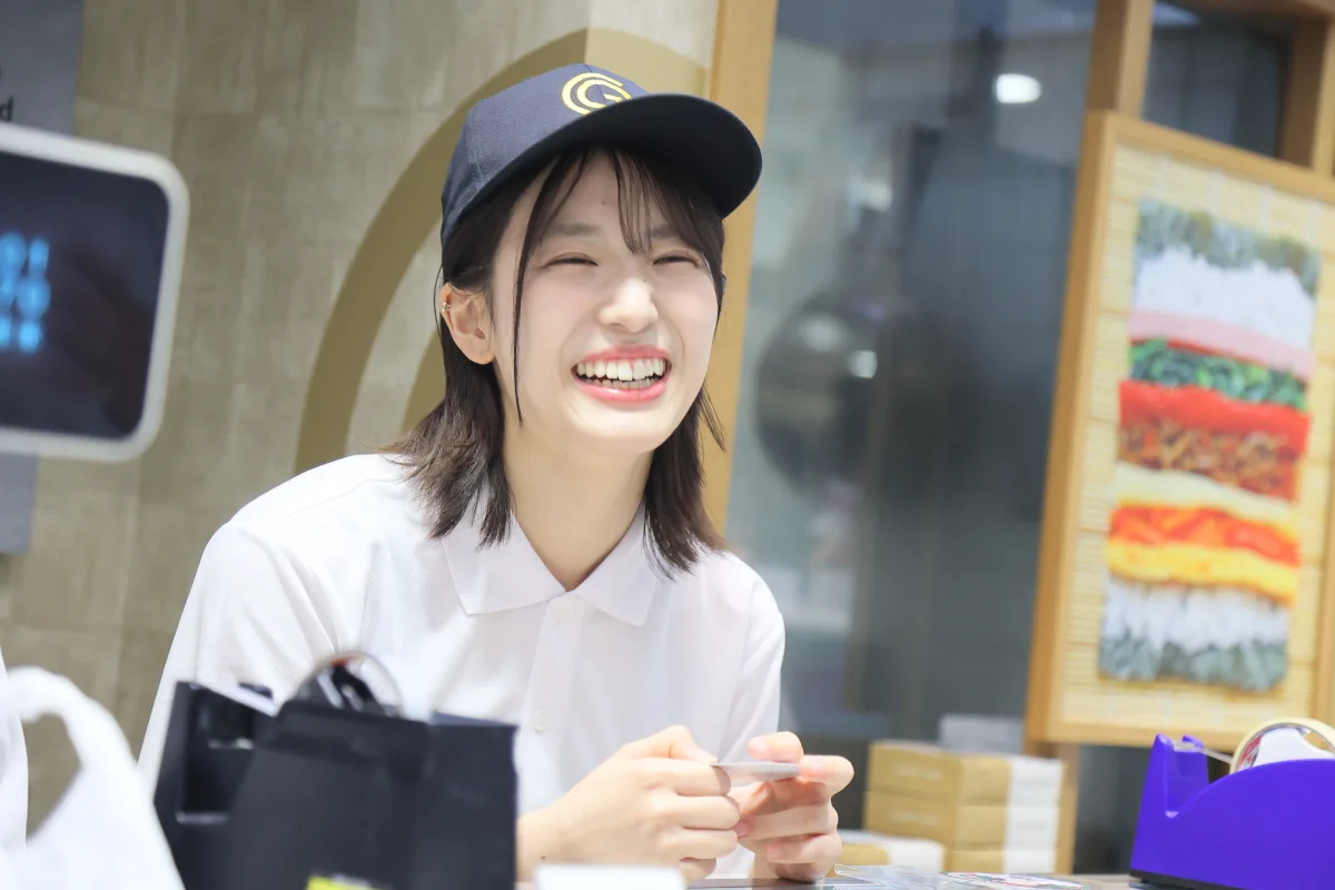 AKB48メンバーがデパ地下に!大丸東京店×AKB48「AKB48 収穫祭」イベントのコラボメニュー販売をお手伝い!山内瑞葵 12月の20周年コンサートでミート矢澤の差し入れを約束!? 16 AKB48メンバーがデパ地下に!大丸東京店×AKB48「AKB48 収穫祭」イベントのコラボメニュー販売をお手伝い!山内瑞葵 12月の20周年コンサートでミート矢澤の差し入れを約束!?