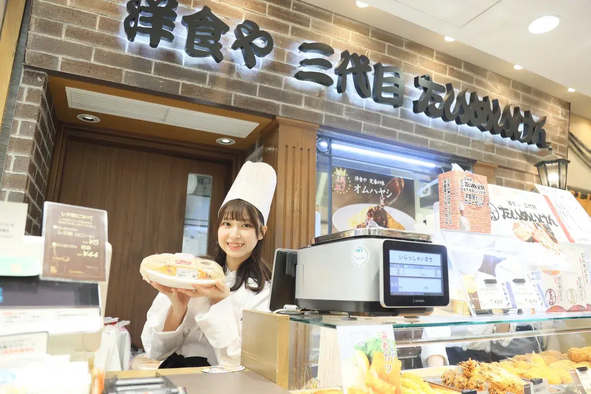 AKB48メンバーがデパ地下に!大丸東京店×AKB48「AKB48 収穫祭」イベントのコラボメニュー販売をお手伝い!山内瑞葵 12月の20周年コンサートでミート矢澤の差し入れを約束!? 17 AKB48メンバーがデパ地下に!大丸東京店×AKB48「AKB48 収穫祭」イベントのコラボメニュー販売をお手伝い!山内瑞葵 12月の20周年コンサートでミート矢澤の差し入れを約束!?