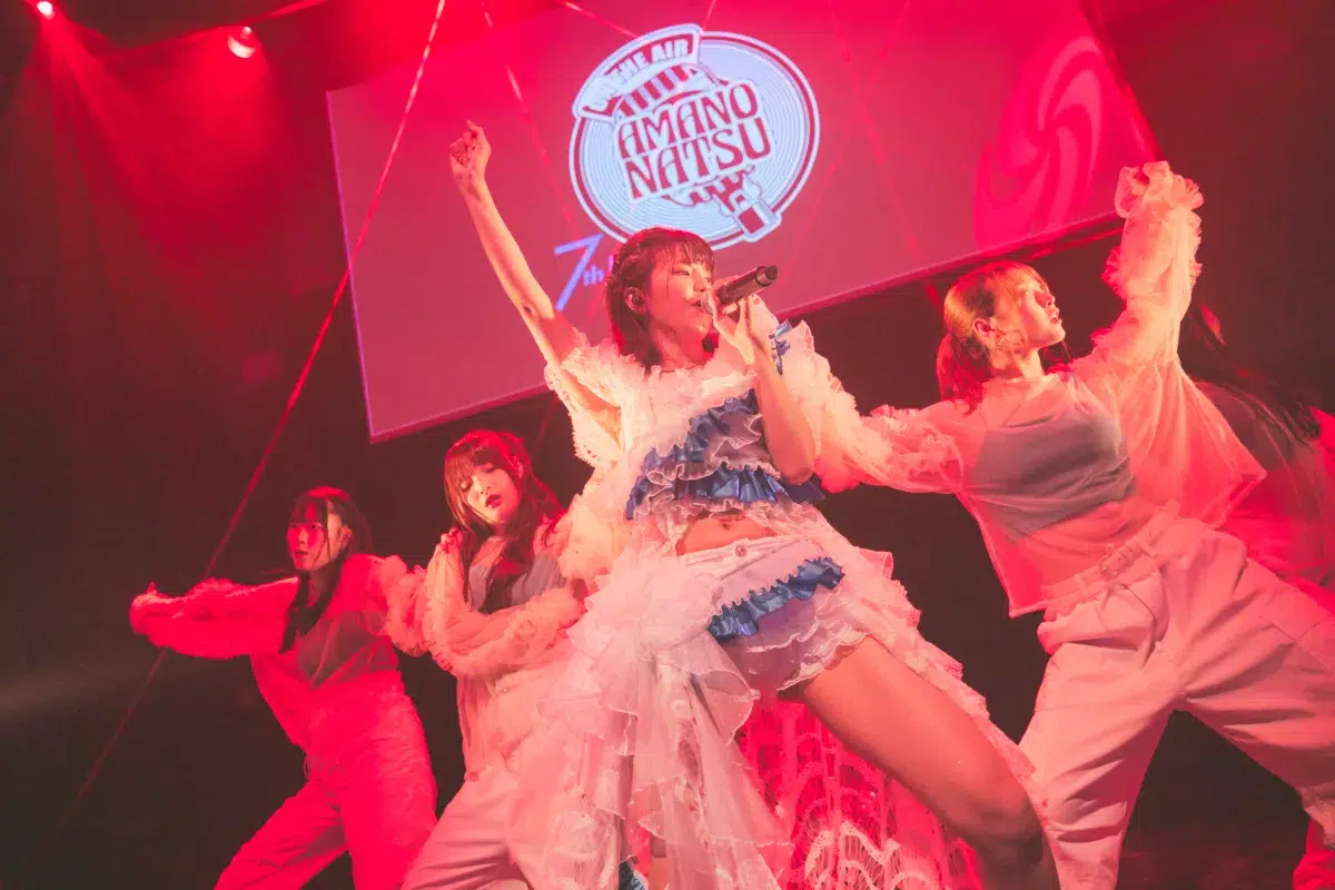 天野なつ×LinQコラボも大盛り上がり! 表現者としての進化から目が離せない。天野なつ 7周年ライブ ~ 7th mile ~レポート 5 天野なつ×LinQコラボも大盛り上がり! 表現者としての進化から目が離せない。天野なつ 7周年ライブ ~ 7th mile ~レポート
