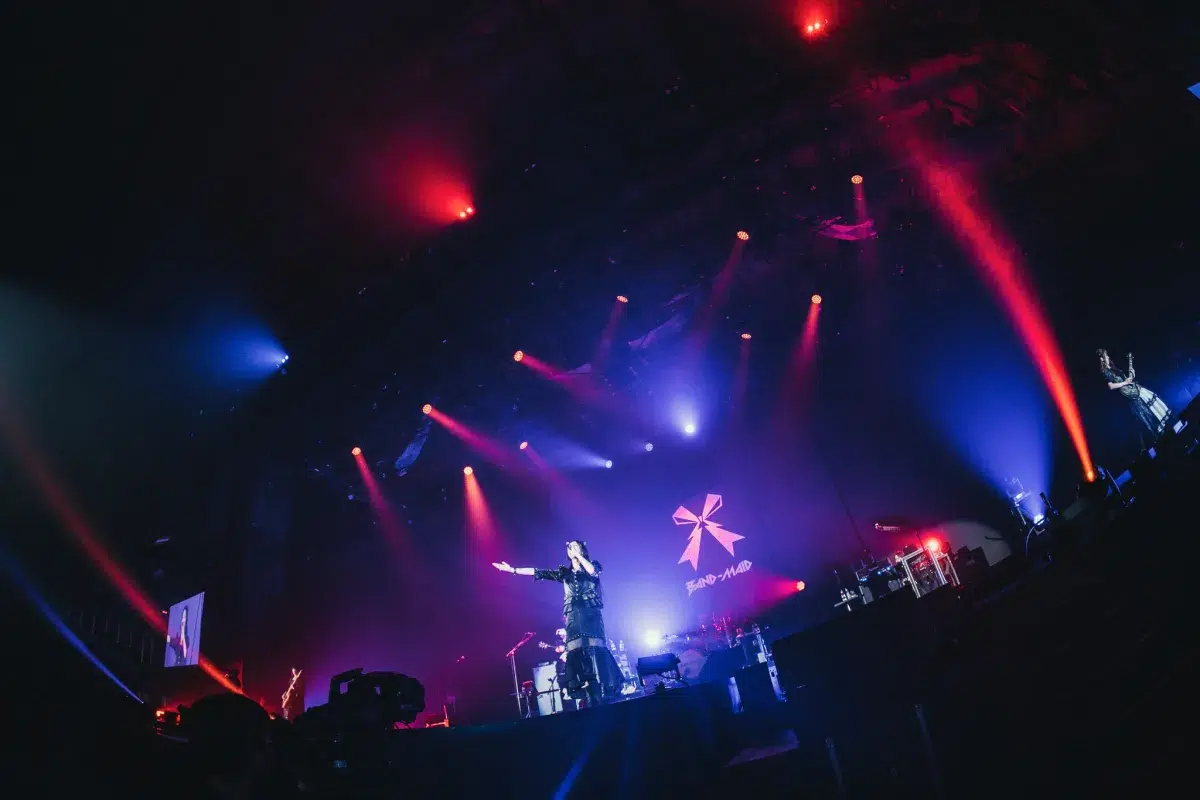 世界的人気のガールズロックバンドBAND-MAID、全国ツアーのFINAL ROUNDが大阪で大熱狂の開幕！10月25日、26日にはHYDEのHYDE [INSIDE] LIVE 2025 WORLD TOUR -JAPAN FINAL-にゲストアクト出演！L’Arc〜en〜Cielの名曲「HEAVEN’S DRIVE」をサプライズ披露！