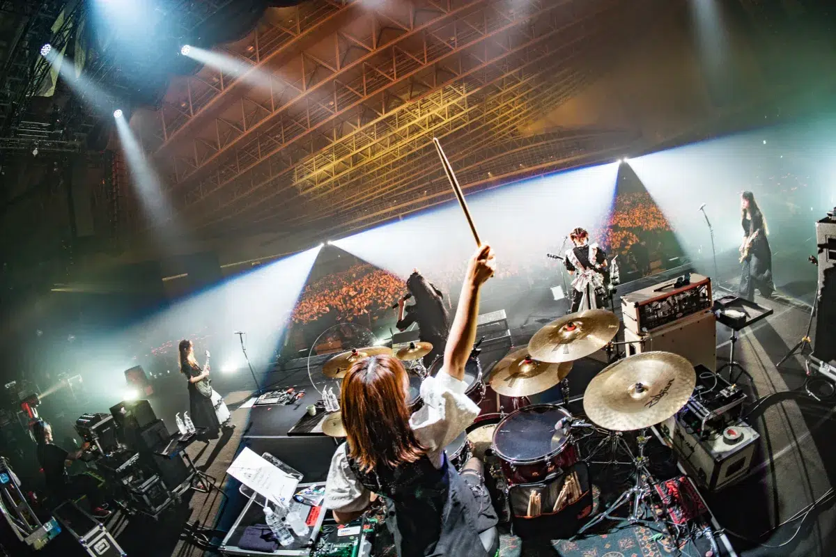 世界的人気のガールズロックバンドBAND-MAID、全国ツアーのFINAL ROUNDが大阪で大熱狂の開幕！10月25日、26日にはHYDEのHYDE [INSIDE] LIVE 2025 WORLD TOUR -JAPAN FINAL-にゲストアクト出演！L’Arc〜en〜Cielの名曲「HEAVEN’S DRIVE」をサプライズ披露！