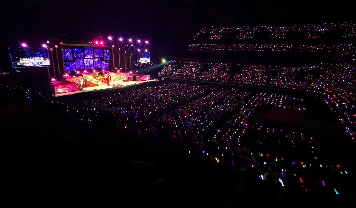 11月1日(土)、11月2日(日)＝LOVE 8周年ツアー「＝LOVE 8th ANNIVERSARY PREMIUM TOUR」千葉公演 （千葉県・LaLa arena TOKYO-BAY）を開催！！佐々木舞香がボブへアにイメージチェンジし、SNSでも話題に！各公演ごとのメンバーセレクト楽曲では、野口衣織がセンターを務める『「君と私の歌」』、齋藤樹愛羅がソロで『ラストノートしか知らない』を披露！