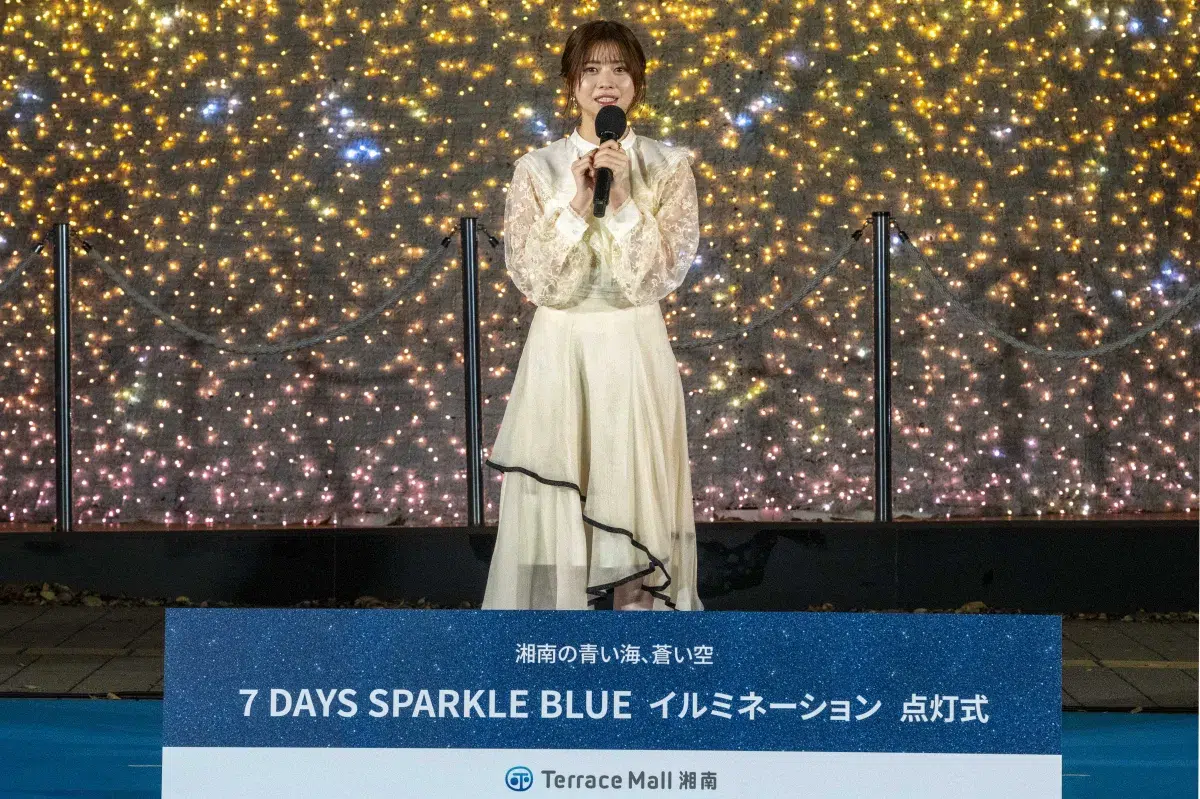 桜田ひより「今年一番の思い出」 テラスモール湘南、30万球の「湘南ブルー」イルミ点灯 15m巨大ツリーが7色に変化 3 桜田ひより「今年一番の思い出」 テラスモール湘南、30万球の「湘南ブルー」イルミ点灯 15m巨大ツリーが7色に変化