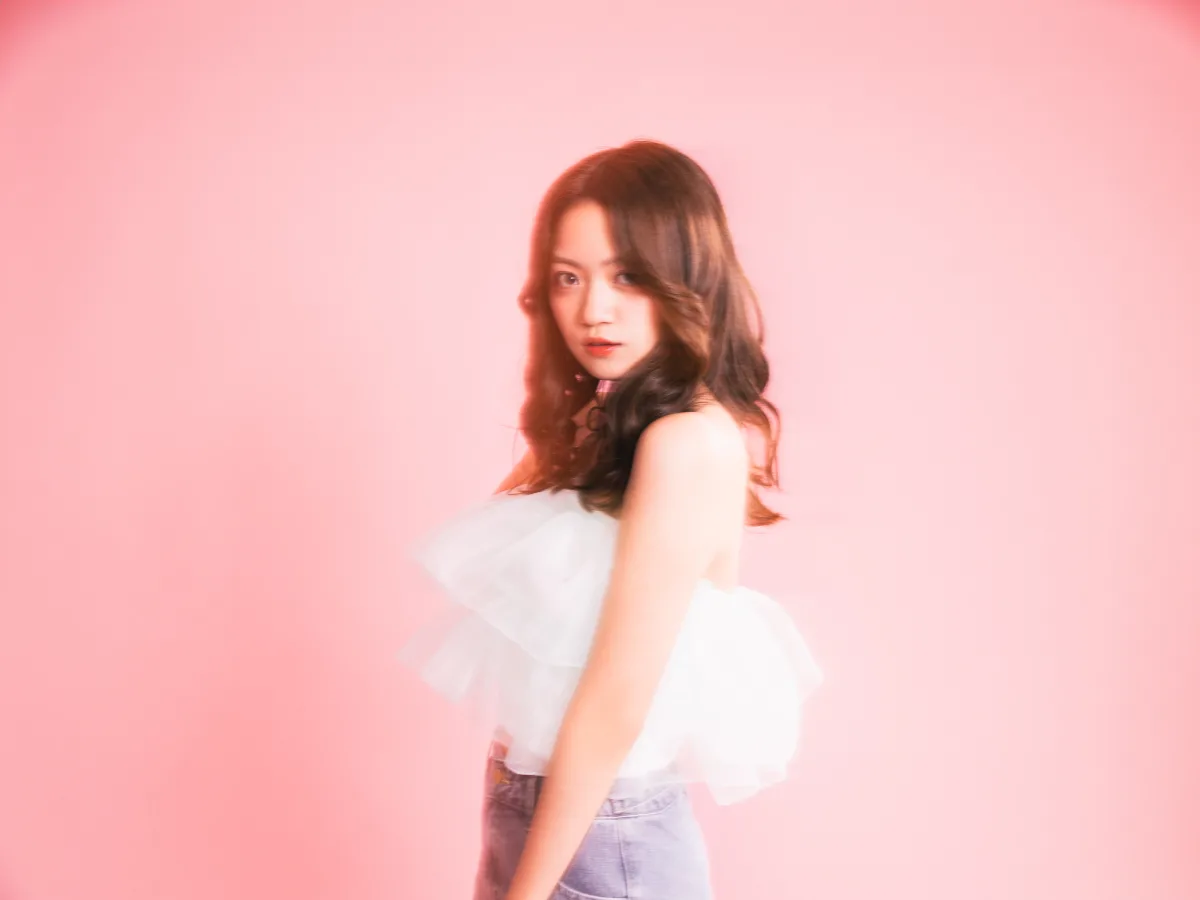 吉川茉優、ソロシングル「ヨシカワイイ」を11月14日配信リリース！ "吉川良い"と"よし！可愛い"を掛けた自分全肯定ソング