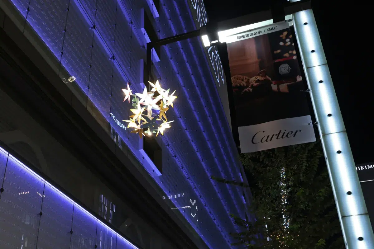 松下奈緒、総額3.5億円超のジュエリーで銀座に登場。「GINZA GILC NIGHT 2025」点灯式で華を添える