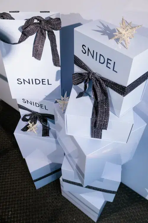 八木アリサ、川島海荷、古畑星夏、藤井サチら豪華ゲストが来場！SNIDEL TOKYO AOYAMA店がHOLIDAY仕様に！「冬の空気に溶け込む、そっと煌めく瞬間」をコンセプトに“みなさんに幸運をお裾分け“