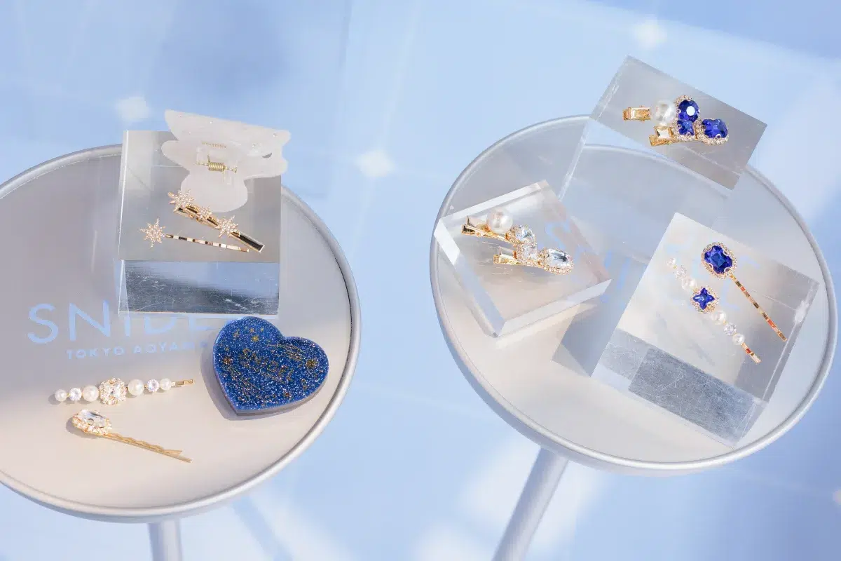 八木アリサ、川島海荷、古畑星夏、藤井サチら豪華ゲストが来場！SNIDEL TOKYO AOYAMA店がHOLIDAY仕様に！「冬の空気に溶け込む、そっと煌めく瞬間」をコンセプトに“みなさんに幸運をお裾分け“