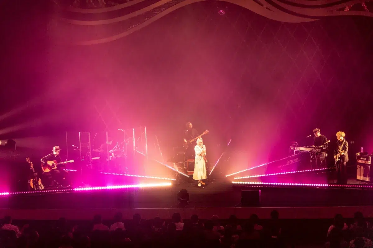 ReoNa、最新アルバム『HEART』を携えた全国ツアー「ReoNa ONE-MAN Concert Tour 2025 “HEART”」が11月21(金)に開幕ツアー初日にアルバム収録曲に加え、傘村トータ「敗走」をライブ初披露