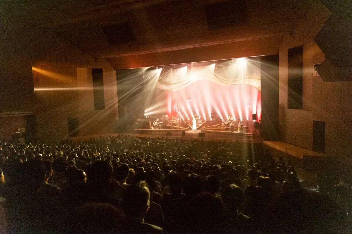 ReoNa、最新アルバム『HEART』を携えた全国ツアー「ReoNa ONE-MAN Concert Tour 2025 “HEART”」が11月21(金)に開幕ツアー初日にアルバム収録曲に加え、傘村トータ「敗走」をライブ初披露