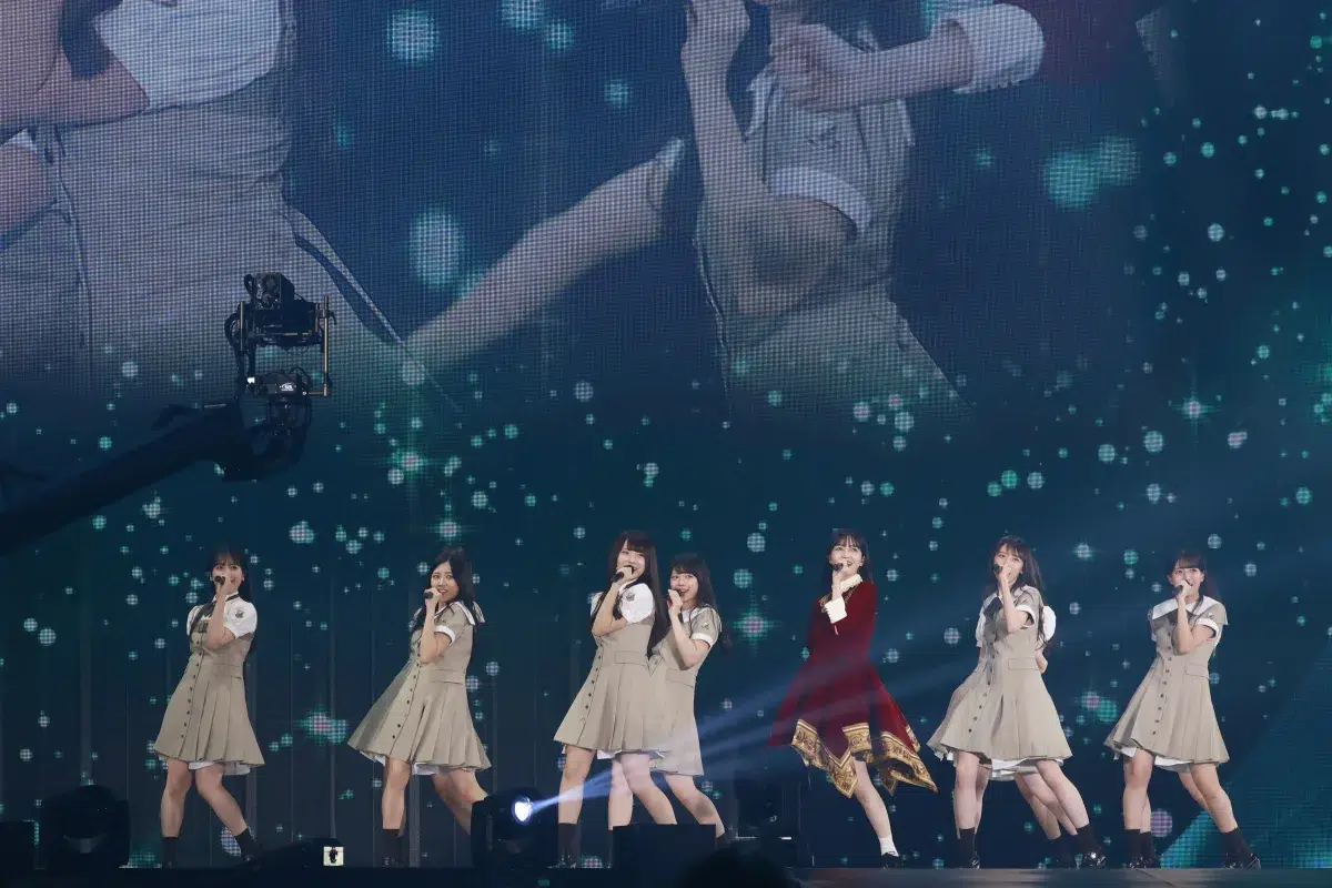 「過去も未来もずっと大好き」乃木坂46久保史緒里、愛に溢れた9年間の完結。誰よりもグループを愛した彼女が残した、最高で最後の“乃木坂らしさ”に全ファンが涙した夜。 13 「過去も未来もずっと大好き」乃木坂46久保史緒里、愛に溢れた9年間の完結。誰よりもグループを愛した彼女が残した、最高で最後の“乃木坂らしさ”に全ファンが涙した夜。