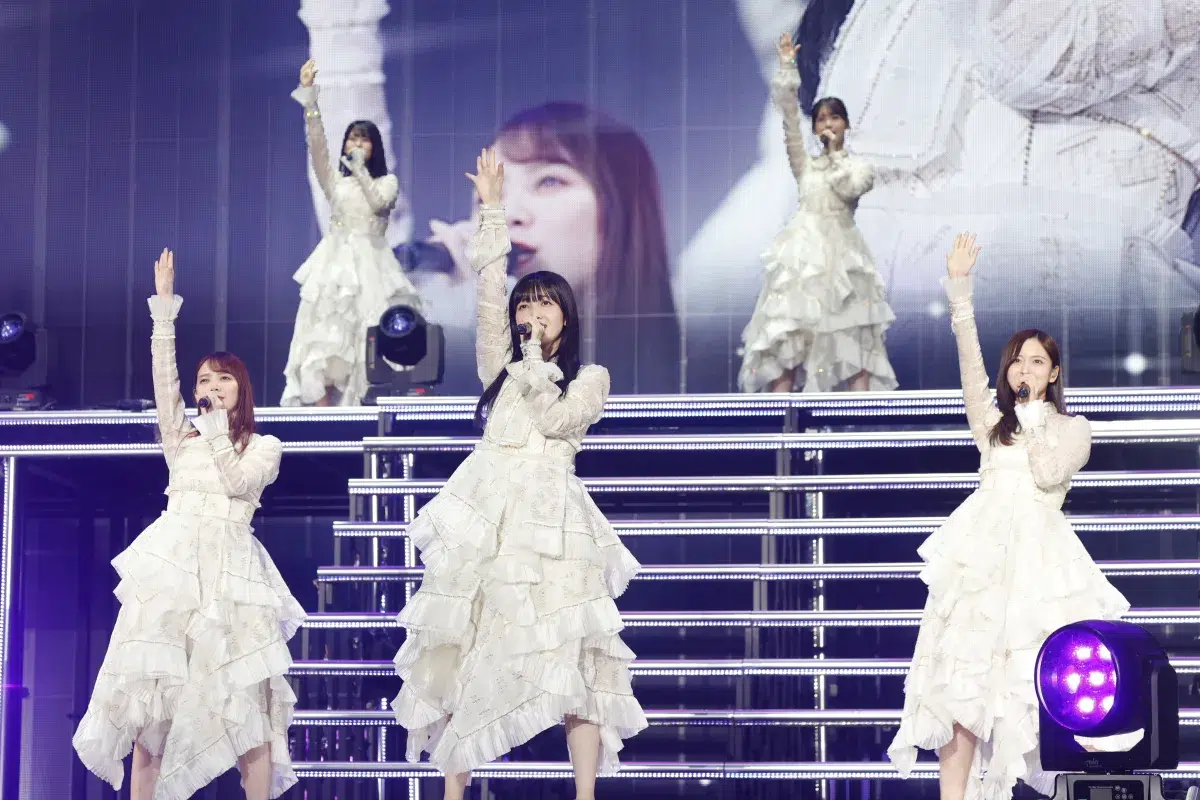 「過去も未来もずっと大好き」乃木坂46久保史緒里、愛に溢れた9年間の完結。誰よりもグループを愛した彼女が残した、最高で最後の“乃木坂らしさ”に全ファンが涙した夜。 23 「過去も未来もずっと大好き」乃木坂46久保史緒里、愛に溢れた9年間の完結。誰よりもグループを愛した彼女が残した、最高で最後の“乃木坂らしさ”に全ファンが涙した夜。