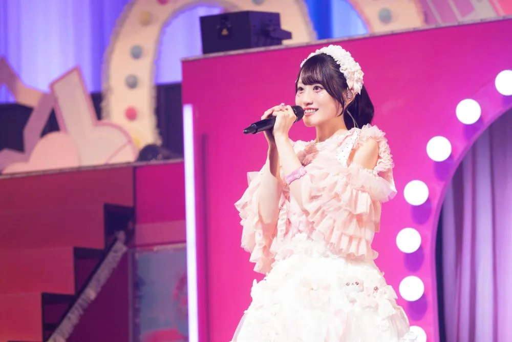 小倉唯のライブが伝説級の神回だった…！ピンク衣装×絶対領域が尊すぎて