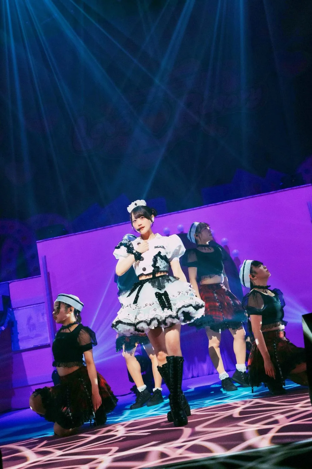 小倉唯のライブが伝説級の神回だった…！ピンク衣装×絶対領域が尊すぎて語彙力消失。まさかのステージ上での早着替えに“唯メタル”まで、可愛さとカッコよさの実験室が最高すぎた😭💖