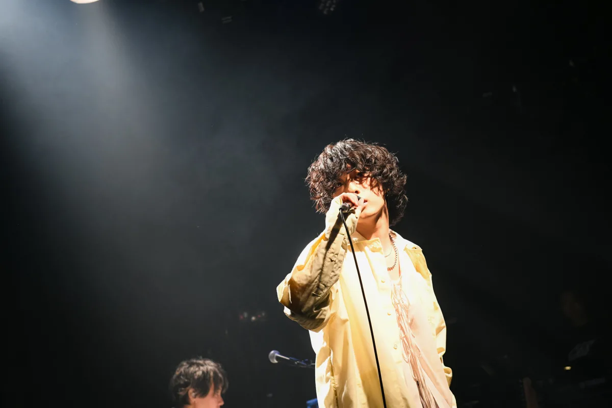 初ライブでこの完成度は怪物すぎる…争奪戦必至のOSHIKIKEIGO、伝説の始まりを目撃。アニメ『フェルマーの料理』主題歌から涙の弾き語りまで、感情揺さぶる圧巻のステージ